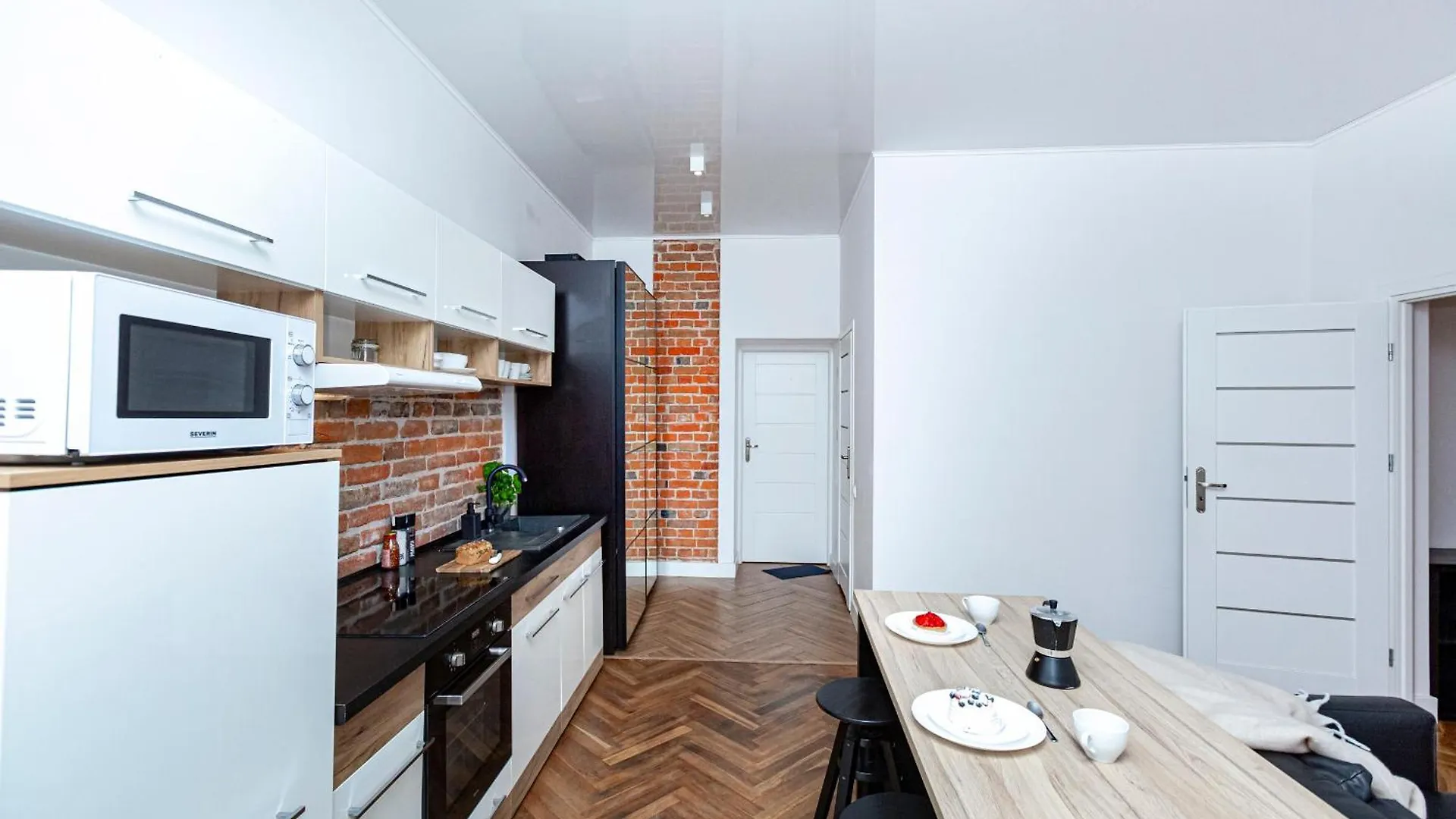 Apartament Wspolna 54A - Bezplatny Parking 450M - Balkon Warszawa 0*,  Polska