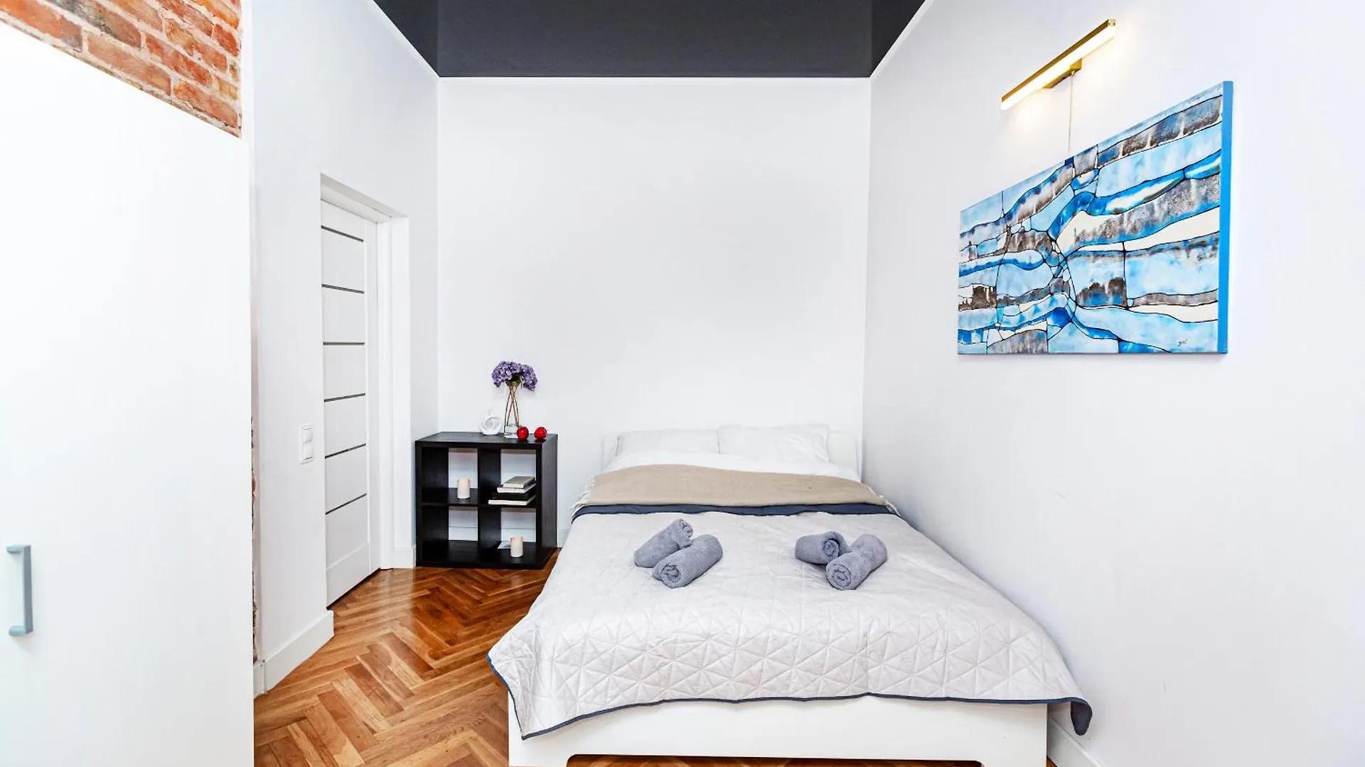 Apartament Wspolna 54A - Bezplatny Parking 450M - Balkon Warszawa 0*,  Polska